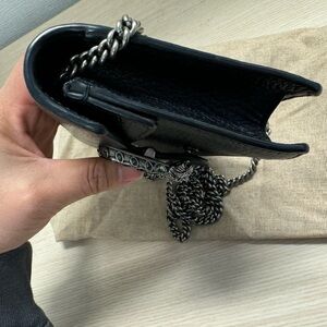 Good condition wallet on chain.
